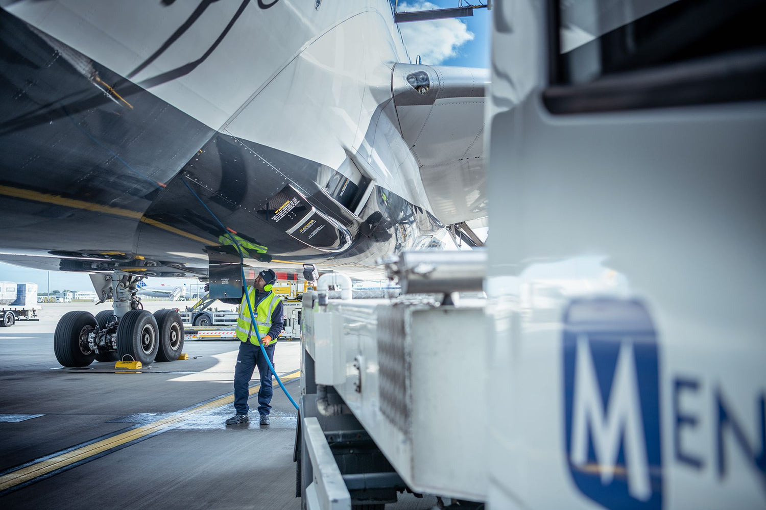 Menzies aircraft wheel chocks | aviation | Aerochock™